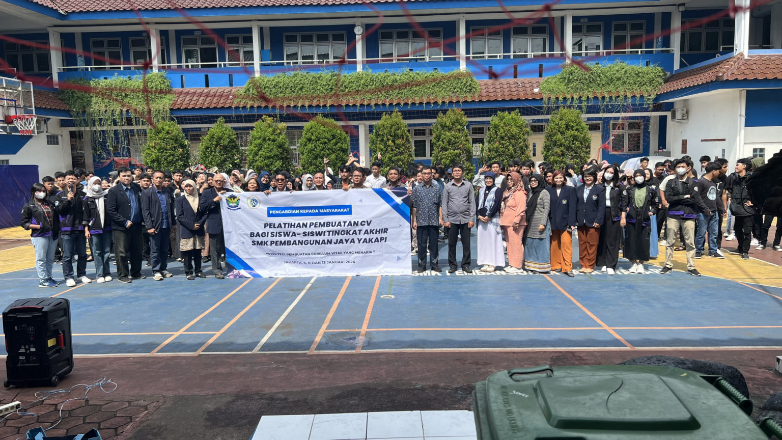 PKM PRODI SISTEM INFORMASI DAN MANAJEMEN INFORMATIKA “PELATIAHAN PEMBUATAN CV BAGI SISWA-SISWI TINGKAT AKHIR SMK PEMBANGUNAN JAYA YAKAPI JAKARTA”